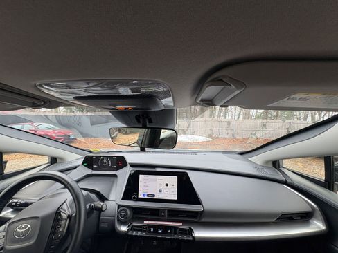 Used 2025 Toyota Prius LE image 30