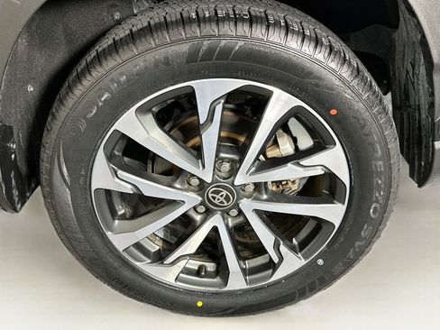 Used 2025 Toyota Corolla Cross XLE FWD image 11