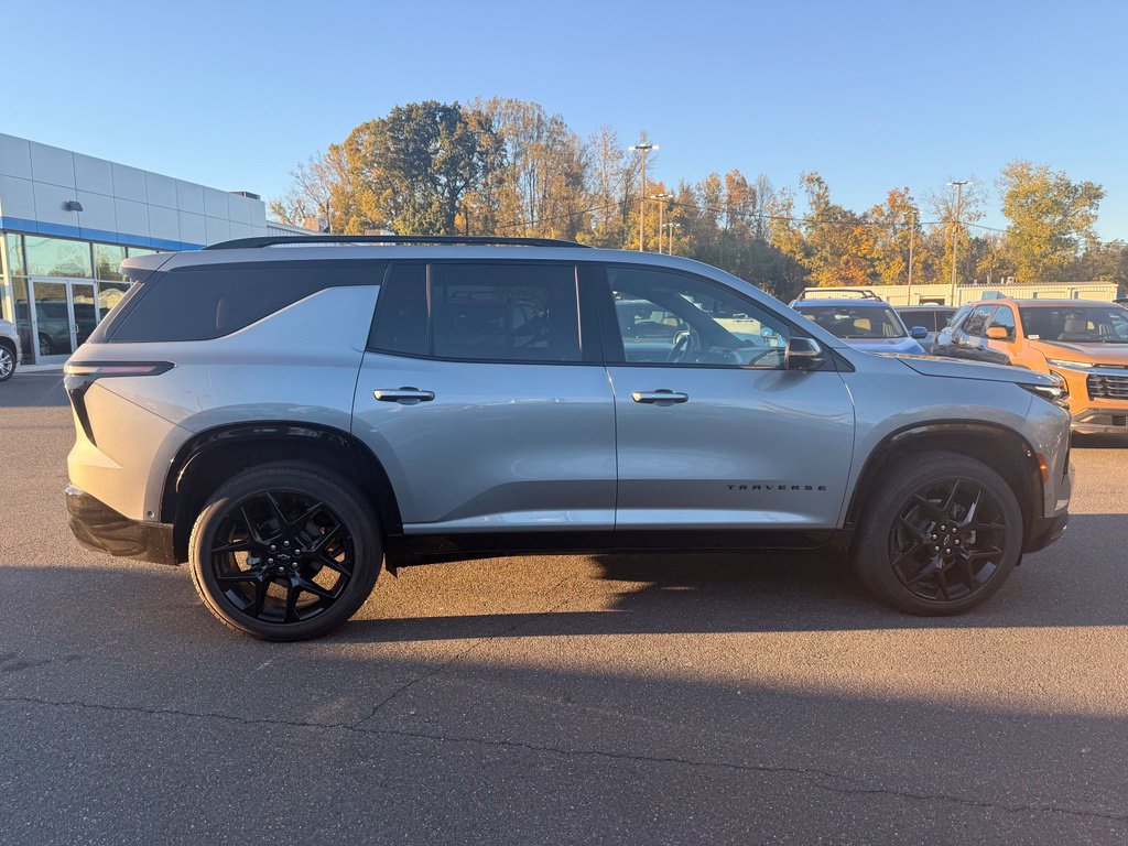 Used 2026 Chevrolet Traverse RS w/ LPO, Floor Liner Package AWD/4WD image 8