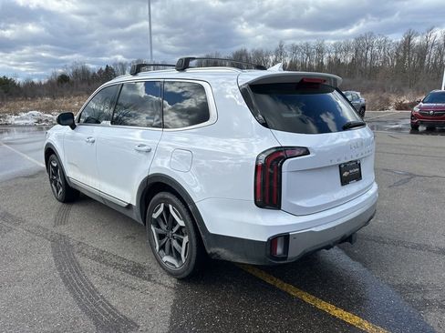 Used 2024 Kia Telluride EX w/ EX Captain's Chair Package image 7
