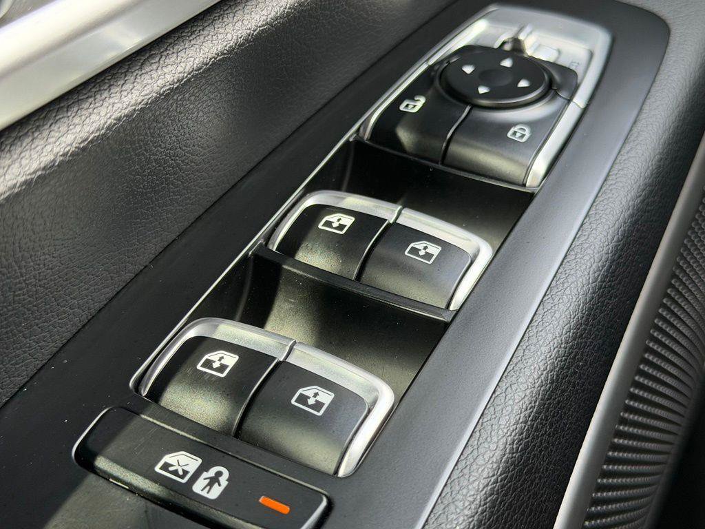 Used 2024 Kia Telluride LX FWD image 16