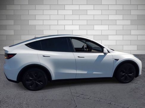 Used 2024 Tesla Model Y Long Range image 5