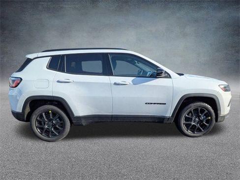 Certified 2026 Jeep Compass Latitude image 3