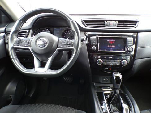 Used 2018 Nissan Rogue SV image 11