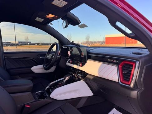 Used 2024 GMC Canyon AT4X w/ AT4X AEV Edition image 23