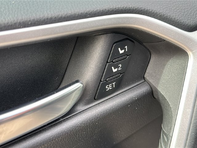Used 2021 Toyota RAV4 XLE Premium AWD/4WD image 18