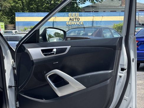 Used 2013 Hyundai Veloster RE:MIX Edition FWD image 16