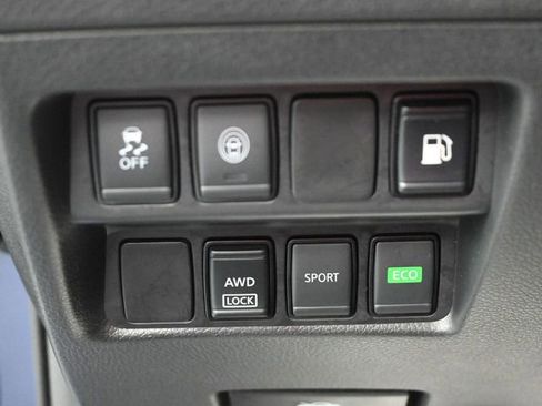 Used 2020 Nissan Rogue S image 34