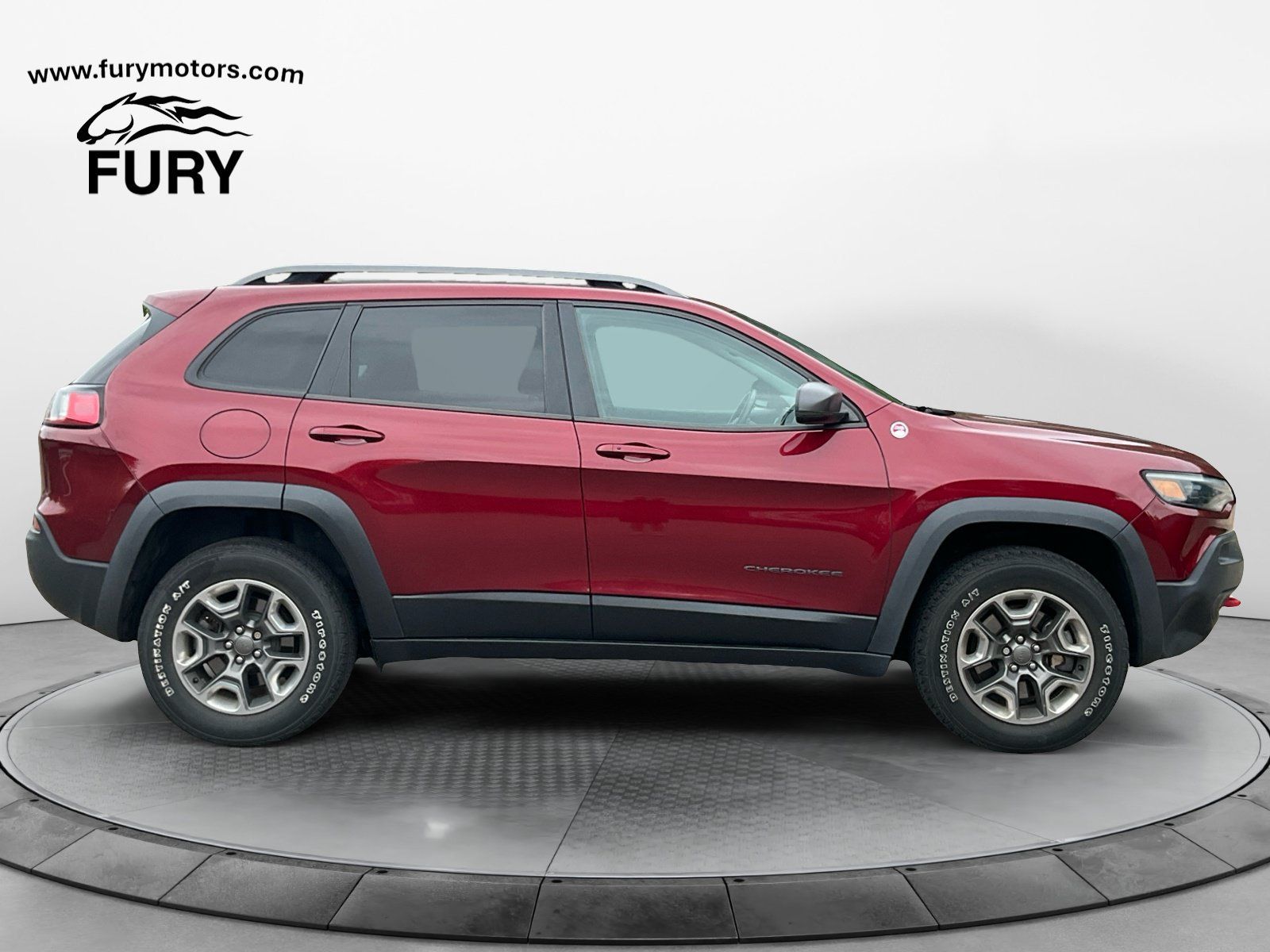 Used 2019 Jeep Cherokee Trailhawk AWD/4WD image 3