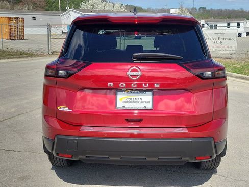 Used 2024 Nissan Rogue S image 4