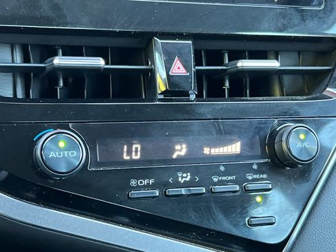 Used 2021 Toyota Camry SE FWD image 20
