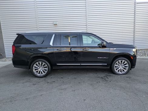 Used 2023 GMC Yukon XL Denali image 2