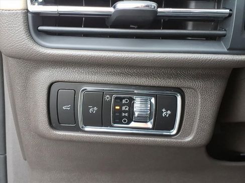 Used 2023 Lincoln Corsair Reserve image 16