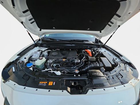 Used 2025 MAZDA CX-50 AWD 2.5 Hybrid w/ Premium Pkg image 24