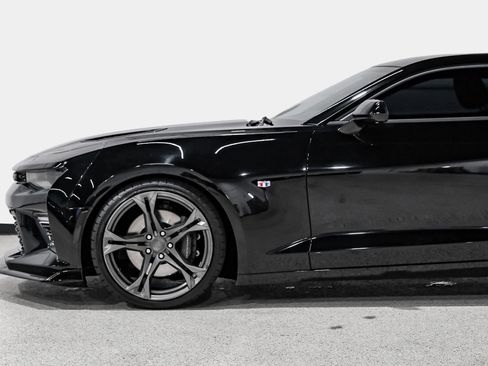 Used 2017 Chevrolet Camaro SS RWD image 12