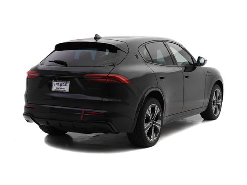 Used 2025 Maserati Grecale Folgore image 4