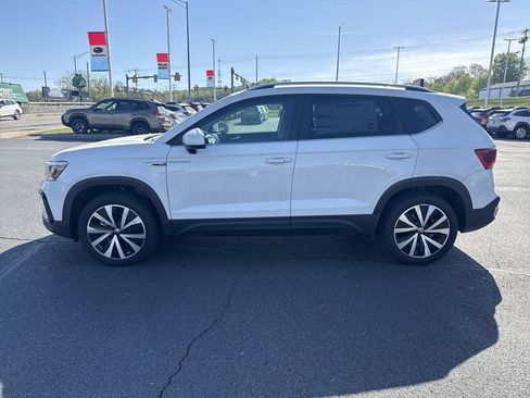 New 2024 Volkswagen Taos SE image 3