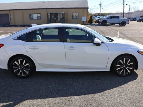 Used 2024 Honda Civic EX image 9