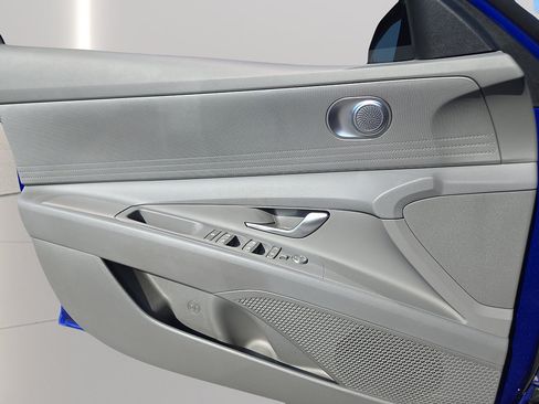 Certified 2024 Hyundai Elantra SE FWD image 24