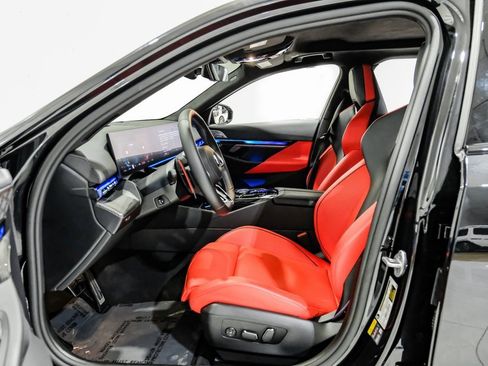 Used 2025 BMW M5 w/ Carbon Package image 6