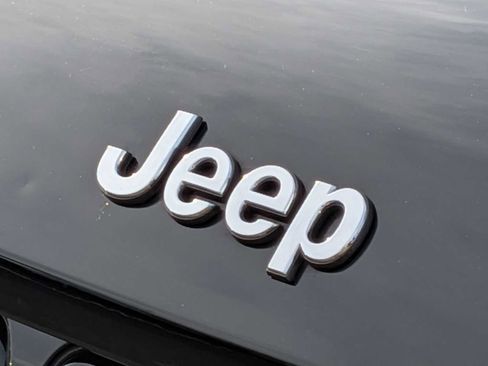 Used 2023 Jeep Grand Cherokee Overland w/ Adv Protech Group III AWD/4WD image 11