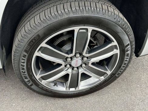 Used 2019 GMC Acadia Denali w/ Technology Package FWD image 9