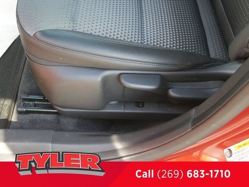 Used 2024 Chevrolet Trax LT w/ LT Convenience Package FWD image 21