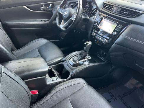 Used 2017 Nissan Rogue SL image 18