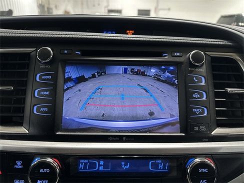 Used 2015 Toyota Highlander XLE image 28