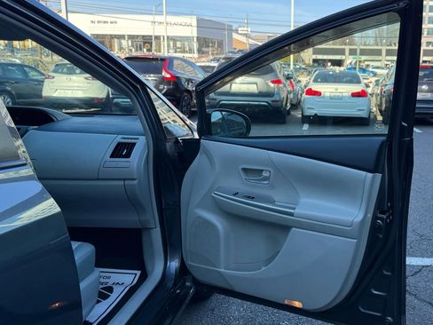 Used 2013 Toyota Prius V Five image 30