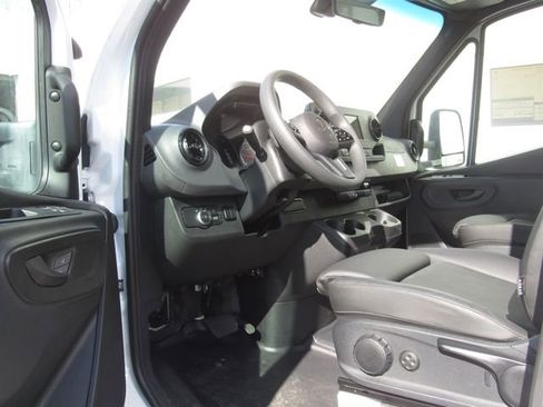 Used 2023 Mercedes-Benz Sprinter 3500 image 11