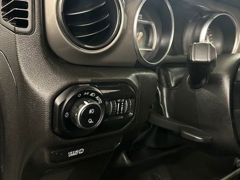 Used 2022 Jeep Gladiator Willys image 14