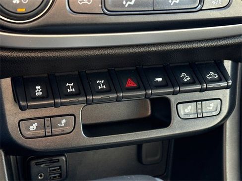 Used 2019 Chevrolet Colorado ZR2 image 25