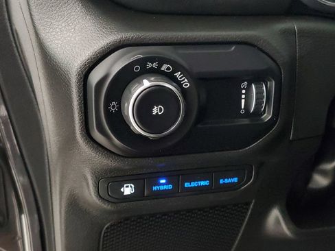 Used 2023 Jeep Wrangler Unlimited Sahara w/ Cold Weather Group AWD/4WD image 13