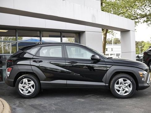 New 2026 Hyundai Kona SE image 3
