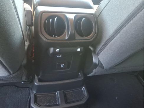 Used 2024 Jeep Wrangler Unlimited Sahara AWD/4WD image 12