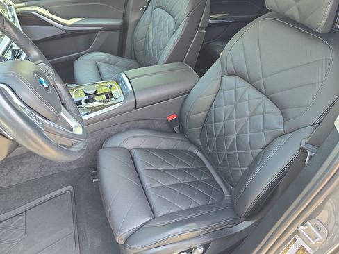 Used 2025 BMW X7 xDrive40i AWD/4WD image 17