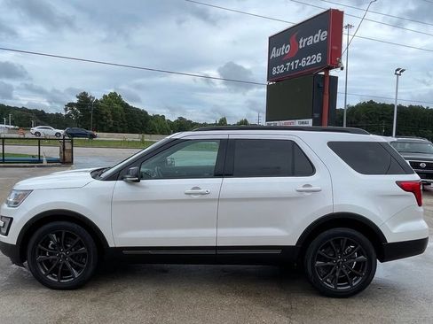 Used 2017 Ford Explorer XLT w/ Equipment Group 202A FWD image 7