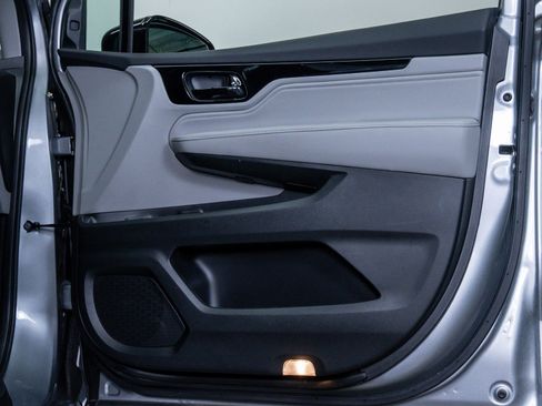Used 2023 Honda Odyssey Elite image 9