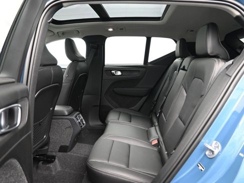 New 2025 Volvo XC40 B5 Core w/ Climate Package image 25