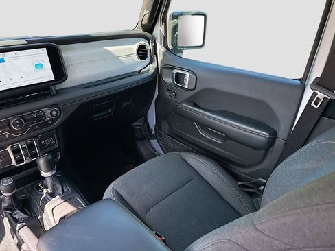Used 2024 Jeep Wrangler Unlimited Sahara image 21