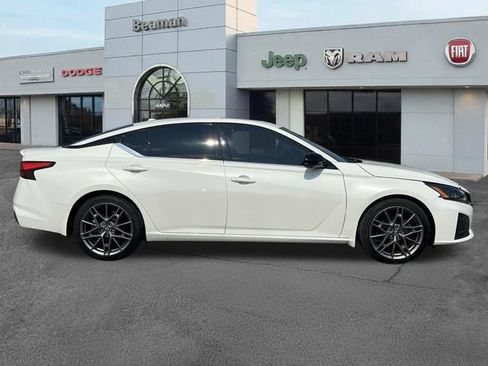 Used 2023 Nissan Altima 2.0 SR FWD image 8