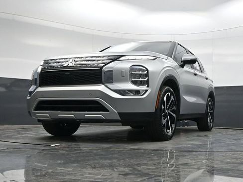 Used 2024 Mitsubishi Outlander SE image 29
