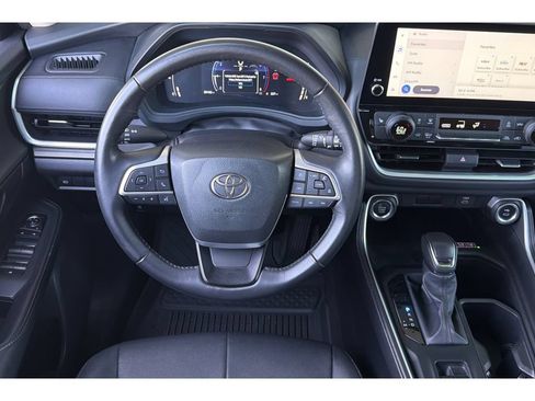 Used 2025 Toyota Grand Highlander AWD image 15