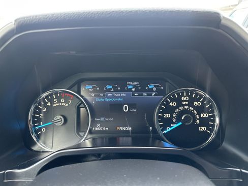 Used 2017 Ford F150 Platinum w/ Equipment Group 701A Luxury image 23