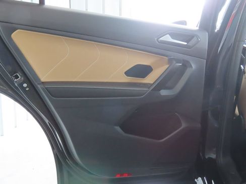 Used 2023 Volkswagen Tiguan SE w/ Panoramic Sunroof Package FWD image 22