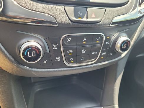 Used 2024 Chevrolet Equinox RS FWD image 21