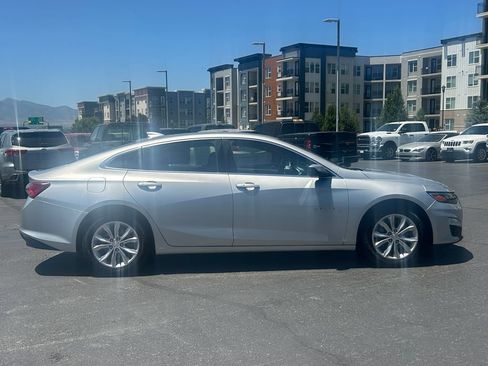 Used 2020 Chevrolet Malibu LT FWD image 2