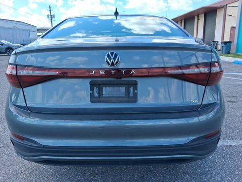 Used 2025 Volkswagen Jetta SE FWD image 5