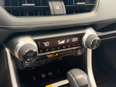 Used 2022 Toyota RAV4 XLE w/ Convenience Package FWD image 18